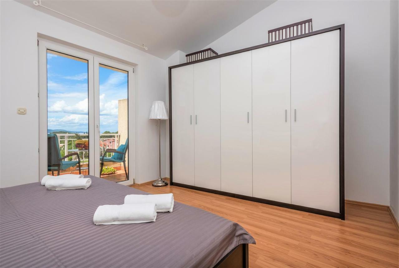 Appartamento Andor - Lux, Two Beautiful Terraces With Sea & Sunset View Makarska Esterno foto