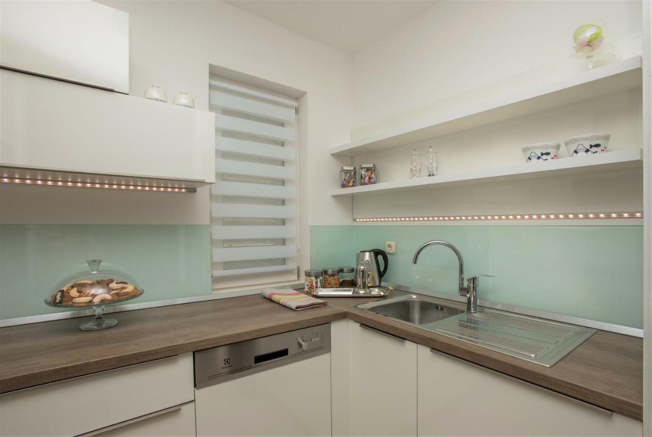 Appartamento Andor - Lux, Two Beautiful Terraces With Sea & Sunset View Makarska Esterno foto