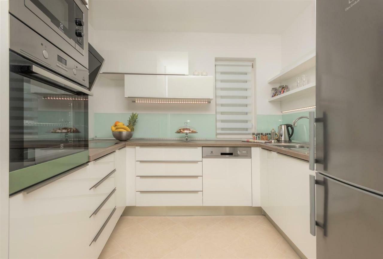 Appartamento Andor - Lux, Two Beautiful Terraces With Sea & Sunset View Makarska Esterno foto